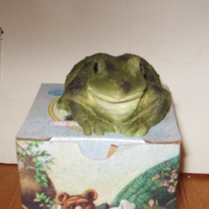 - Bull Frog  Figurines